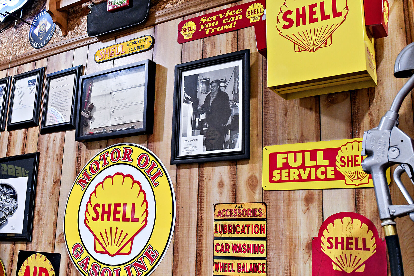 Kinrade garage signs